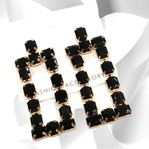 BLACK ONIX CRYSTAL STONES AND GOLD DANGLE EARRINGS